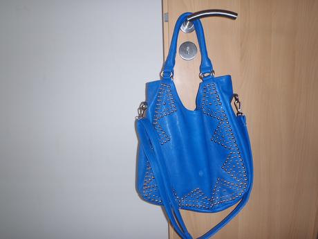 Kralovska modra nenosena vybijana, 