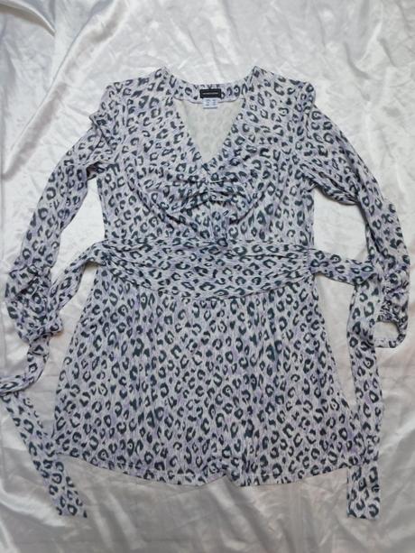 Luxusne velmi pekne šaty, 42