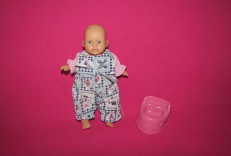 Malá bábika simba s nočníkom, 