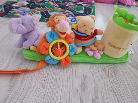 Hrací pultík macko pú a priatelia, 