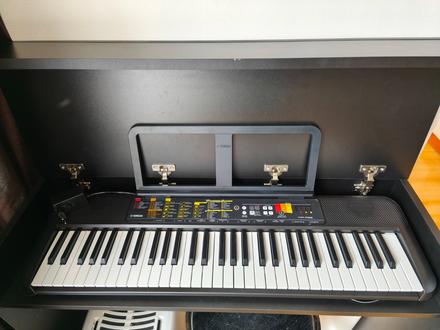 Yamaha psr-f52,