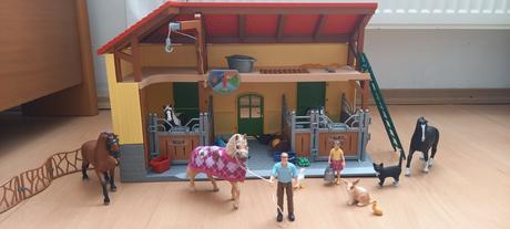 Schleich stajňa a kone, 