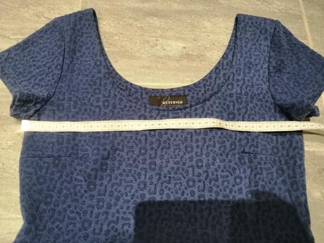 Modré šaty s plastickým vzorom reserved vm, reserved,m