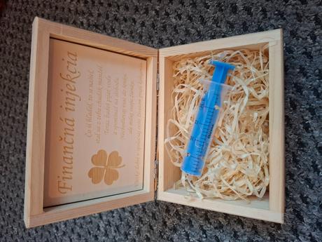 Drevená darcekova krabička,