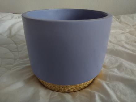 Fialový kvetináč, 