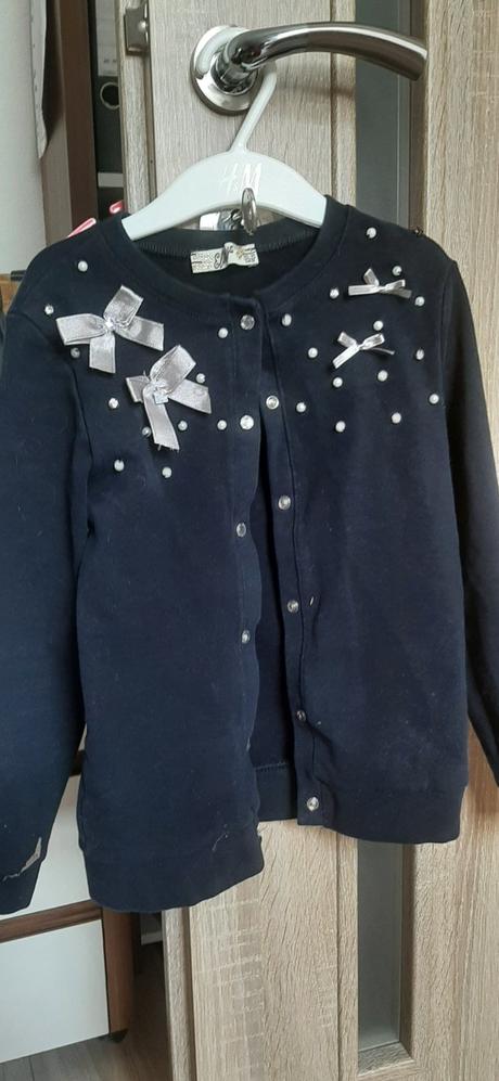 Elegantny svetrik s perlickami a maslickami, 122