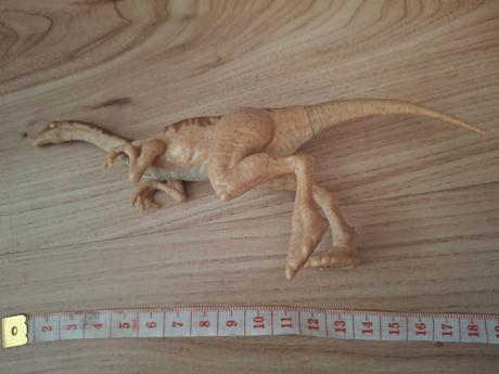 Dinosaurus gallimimus jurský svet,