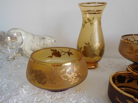 Sklo hnedasté, poháre na nožičke,poháre na limonád,