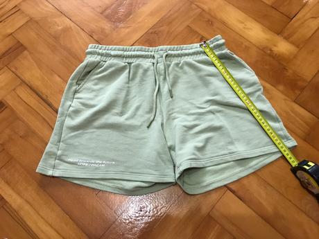 Šortky amisu, amisu,m