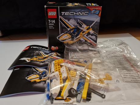 Lego technic 42044 - výstavná akrobatická stíhačka, 