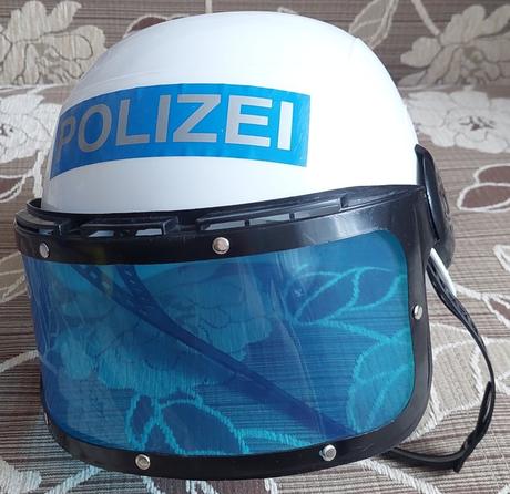 Maska - policajna prilba, 
