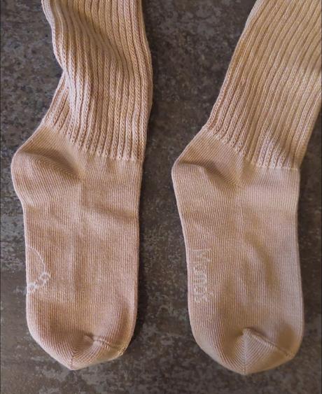 Podkolienky s anjelskymi krídlami, 27