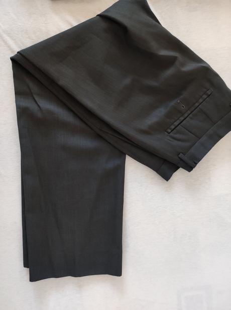 Pánsky oblek dkny, 40