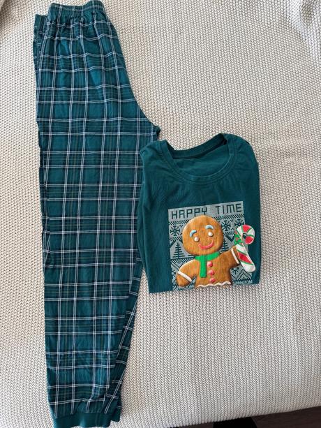 Krásne vianočné pyžamo, 158