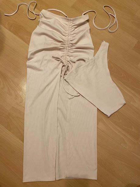 Komplet sukna a tielko, s