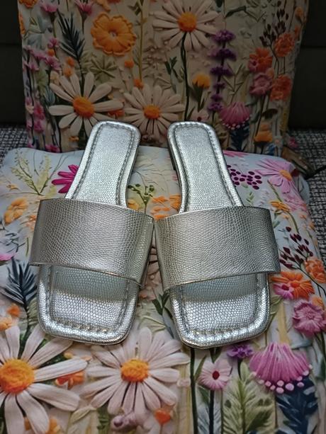 Strieborné šľapky, 37