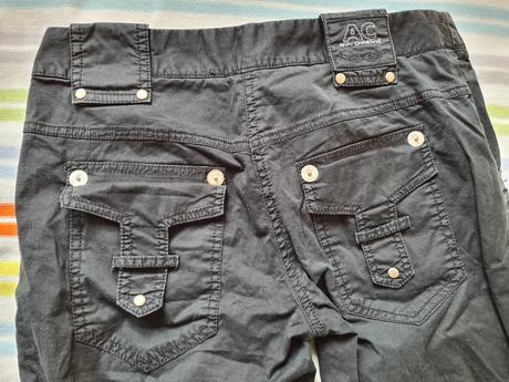 Damske kratase ciernej farby, s