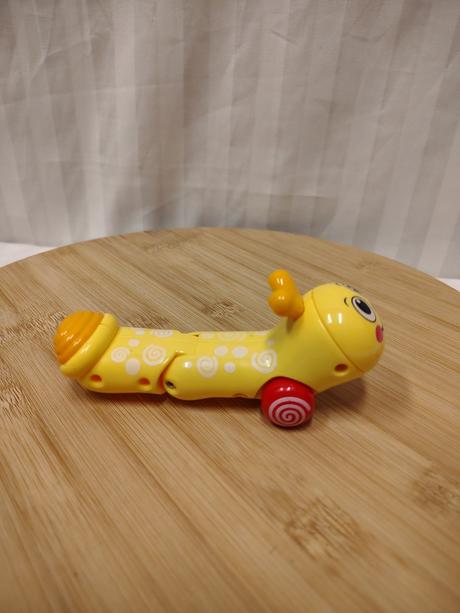 Žltá naťahovacia húsenica, červík, 13 cm,