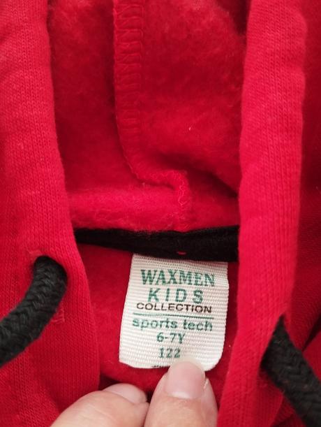 Červená mikina, 122