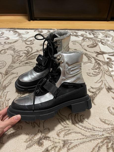 Strieborné topanky, 39