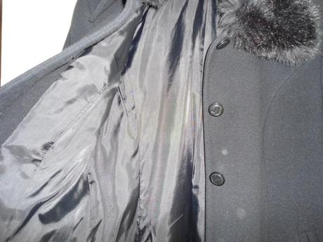 Cierny dlhy kabat s kozusnikou, l