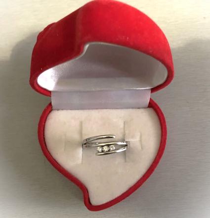 Strieborny prsten,ag 925 s cirkónmi,velkost 57,