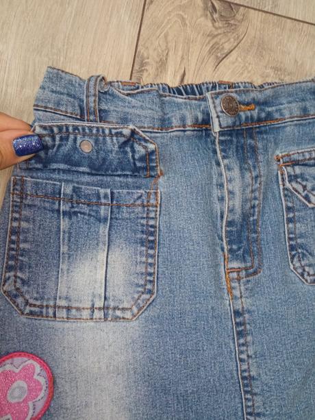 Dievčenská rifľová sukňa s nášivkami,6 r., 116