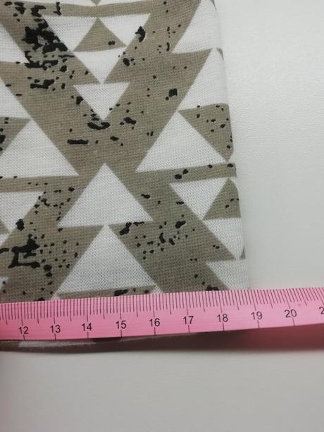 Brmbolcová čiapka top stav, 68