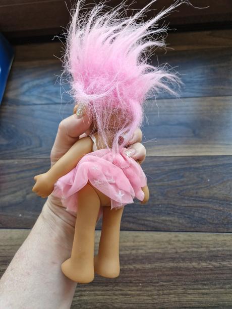 Krásna trollkova bábika., 