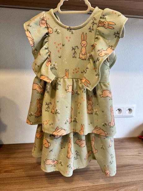 Dievčenské šaty, 98