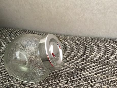 Mala sklenená dóza, výška 8 cm,