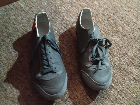 Tenisky 35 s poštou, 35