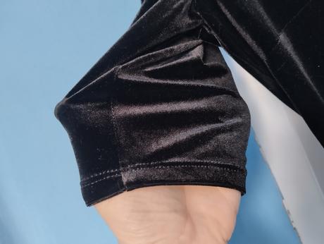 Čierne zamatové šaty, s