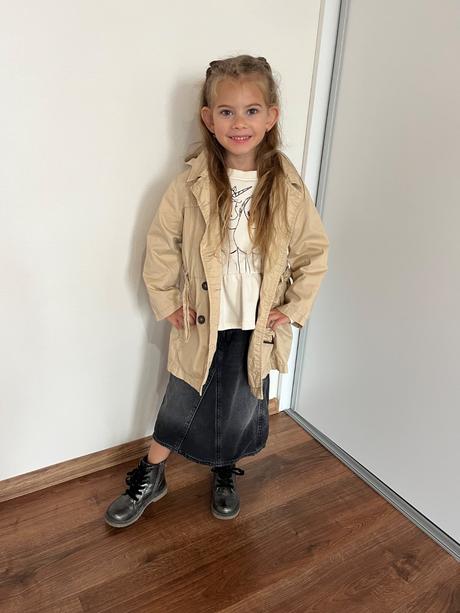 Krémový trenčkot, 110