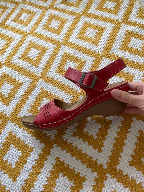 Sandáliky na podpätku, 40