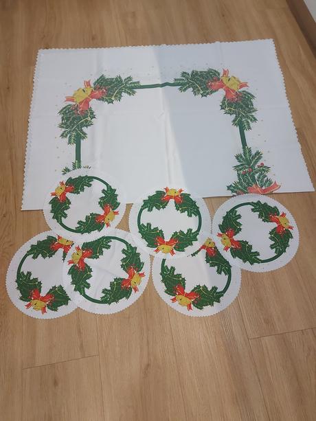 Vianočný obrus + 6ks,