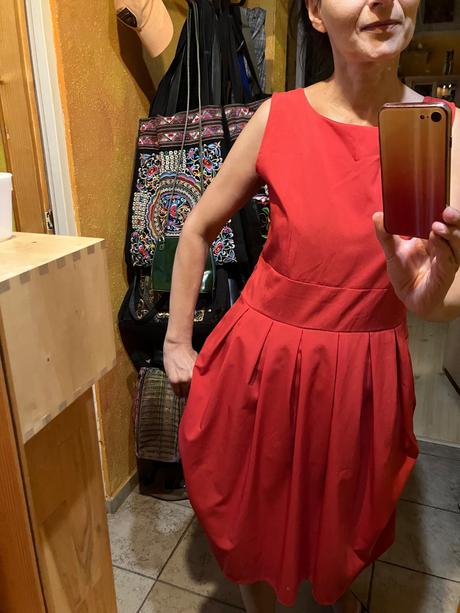 Červené šaty z jemnej látky, ad style,38