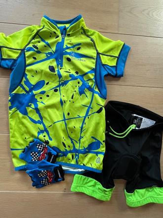 Cyklistické tričko a kraťasy, 128