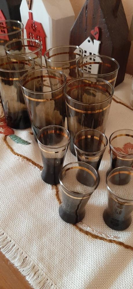 Retro poháre tmavé sklo, 