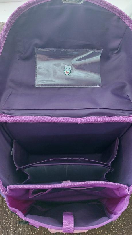 Dievčenská školská taška s peračníkom,
