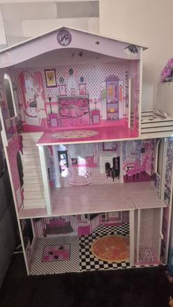 Drevenny domček pre barbie,