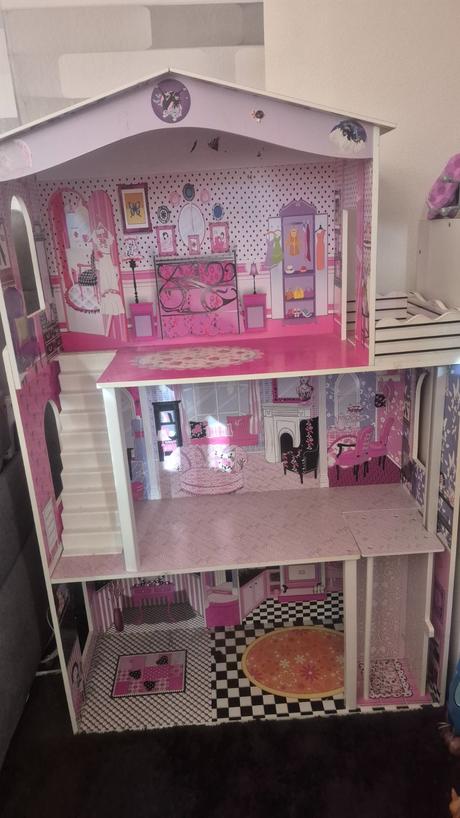 Drevenny domček pre barbie, 