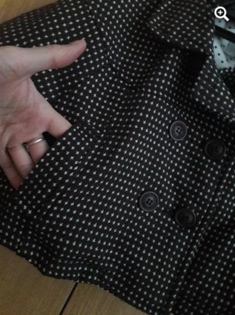 Úžasná kabátiková pelerínka, má otvory na ruky 2-6, prémaman,110