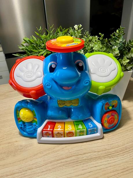 Interaltivny slon baby clementoni, 