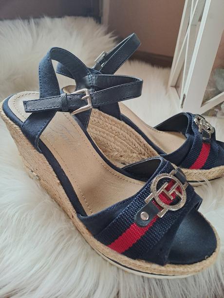 Krásne značkové sandálky na platforme-top stav, tom tailor,36