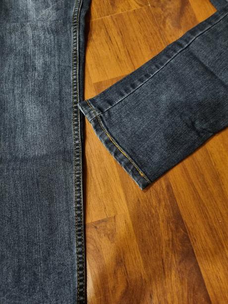 Tmavé elastické rifle, 32