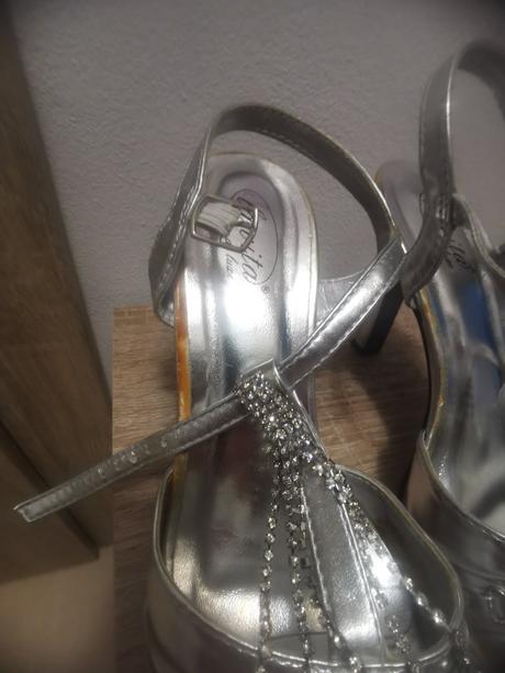 Strieborné topánky, 37
