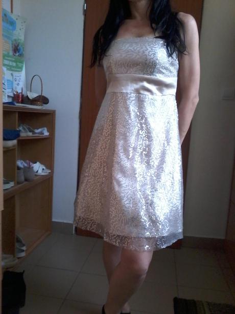 Spolocenske saty, 42