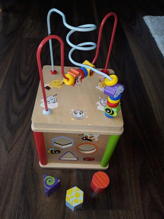 Drevená motorická kocka playtive,