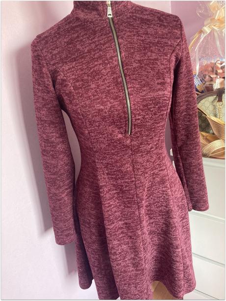 Upletové teplejšie mini šaty so zipsom, l